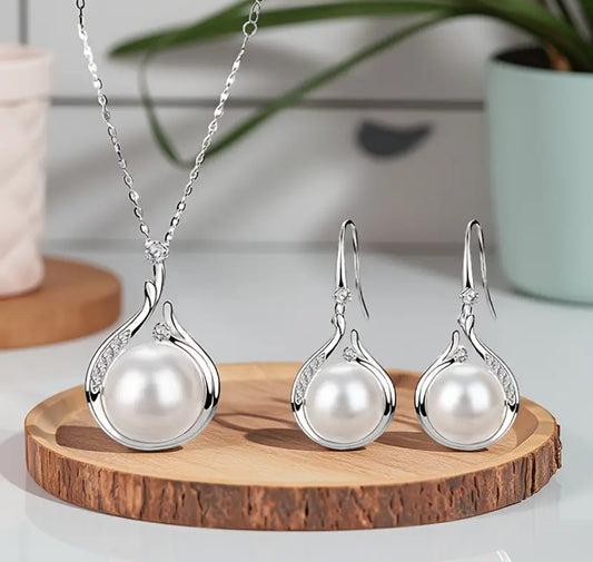 Freshwater Pearl Necklace & Earring Set