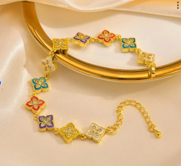 Four Leaf Flower Inlaid Bracelet